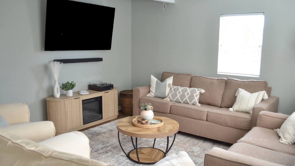 Syracuse House | Lake Wawasee FROG House, Surround Sound & Bikes