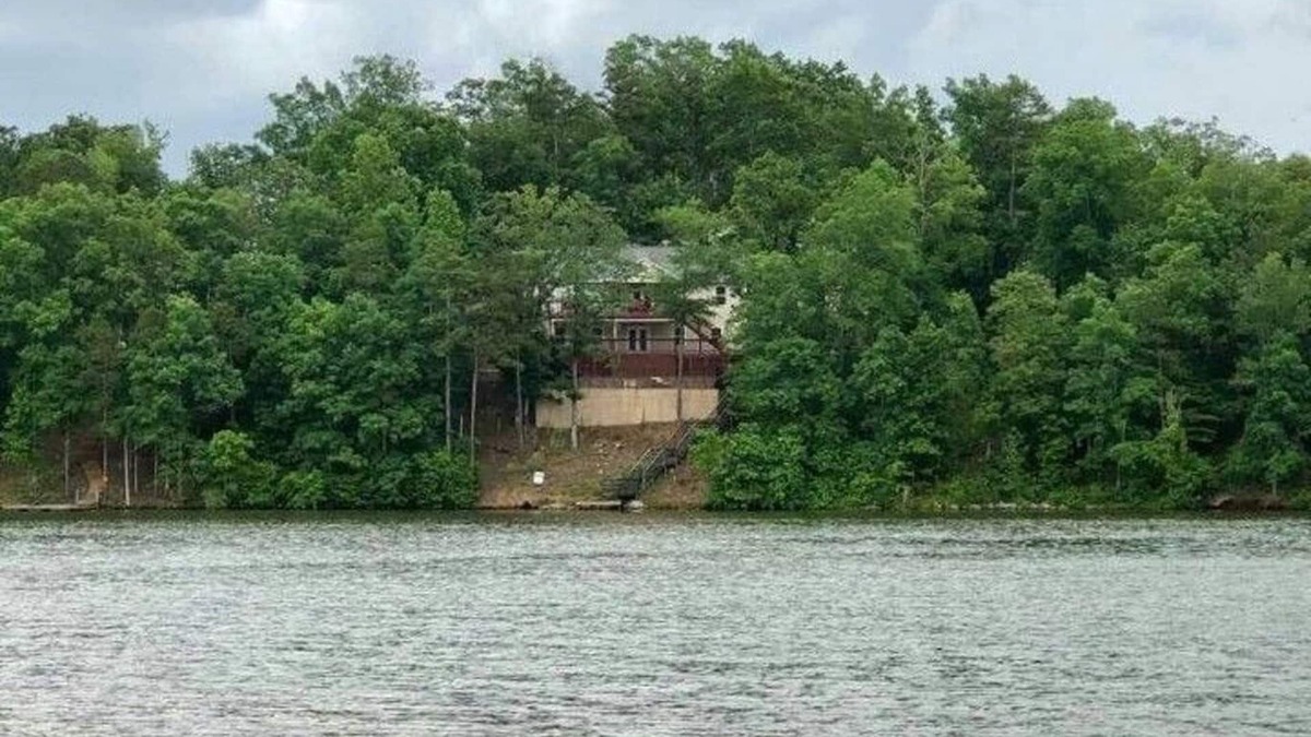 Wedowee House | LAKE WEDOWEE WATER FRONT & PRIVATE POOL 3 or 4 NIGHT MINIMUM.