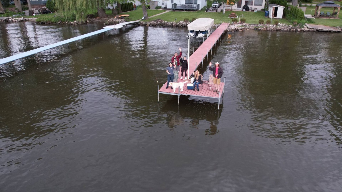 Black Wolf House | Lake Winnebago Water Front! Fishing! Boating! Quiet Bay! EAA!