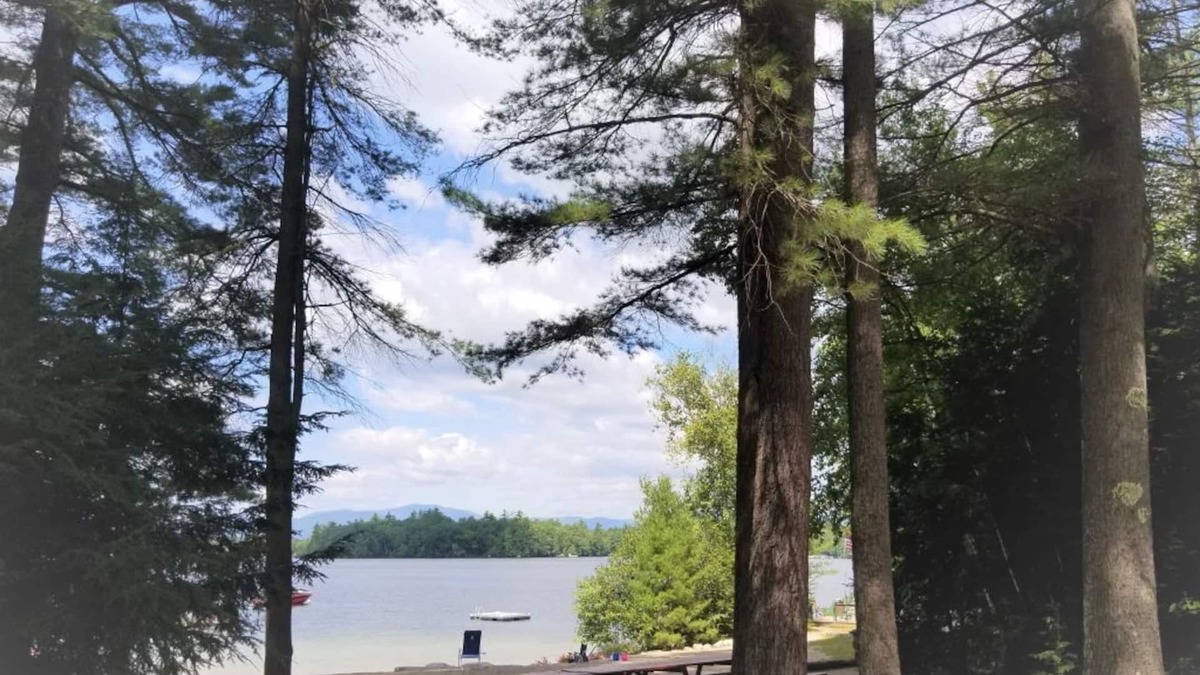 Moultonborough Cottage | Lake Winni 2 Bedroom plus - use of small boats - Deepwood Lodges