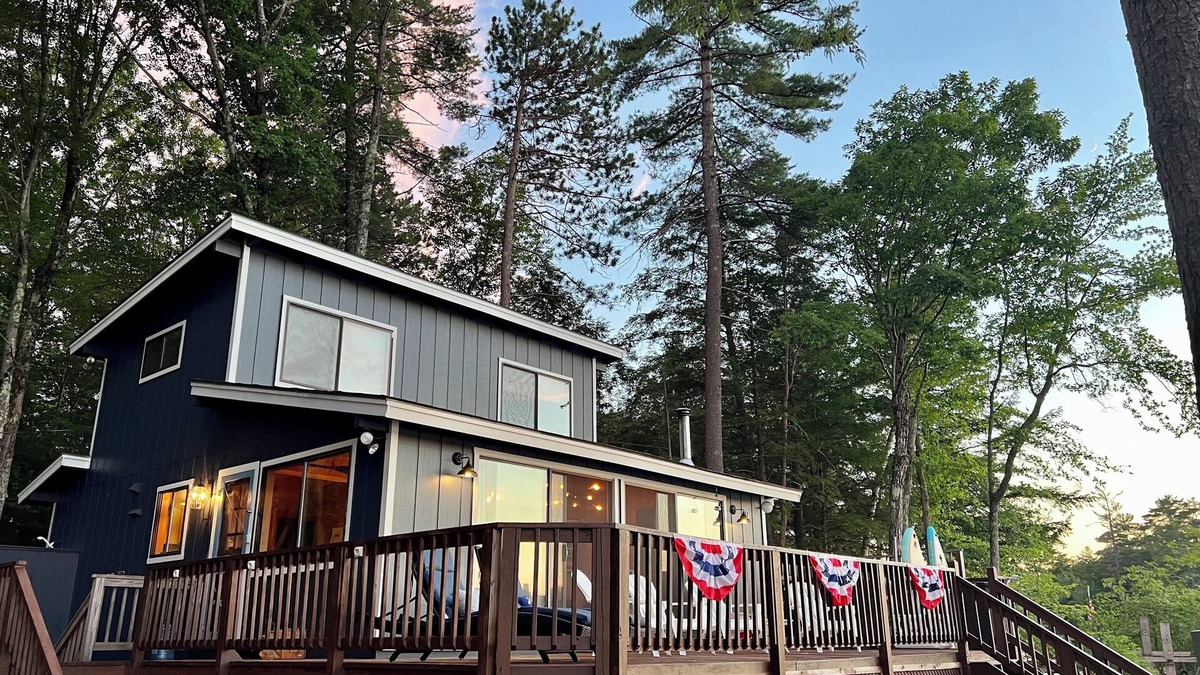 Tuftonboro House | Lake Winni Waterfront Whortleberry Island Cottage, Private Beach, BOAT Required