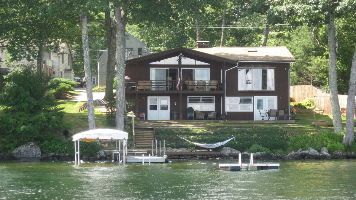 West Alton House | Lake Winnipesaukee Waterfront! Family Friendly, Amazing View, HotTub,Kayaks+more