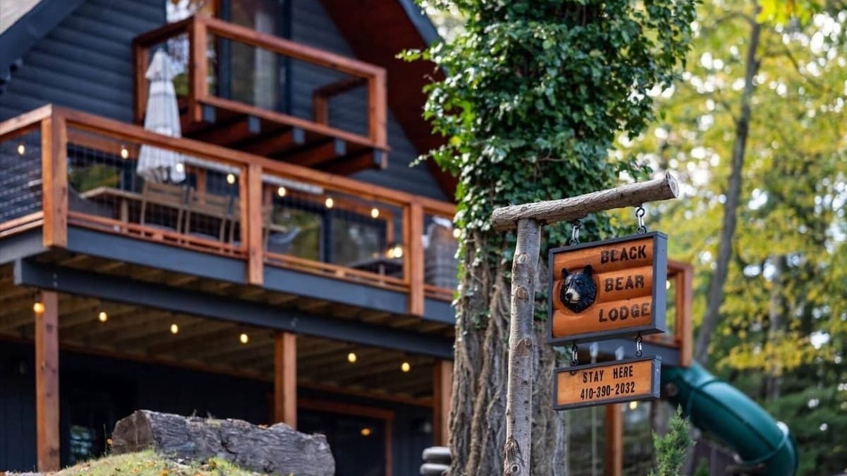 Oakland House | LakeAccess 4BR DeckSlide OD Movies HotTub Kayaks