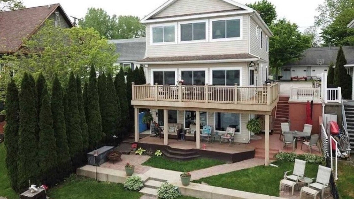 Manitou Beach-Devils Lake House | Lakefront Family Home, beautiful views, great locations and space for everyone.