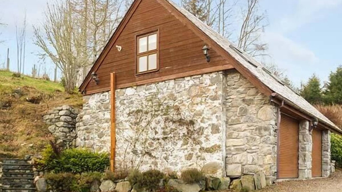 Glen Urquhart Cottage | Lakefield Apartment