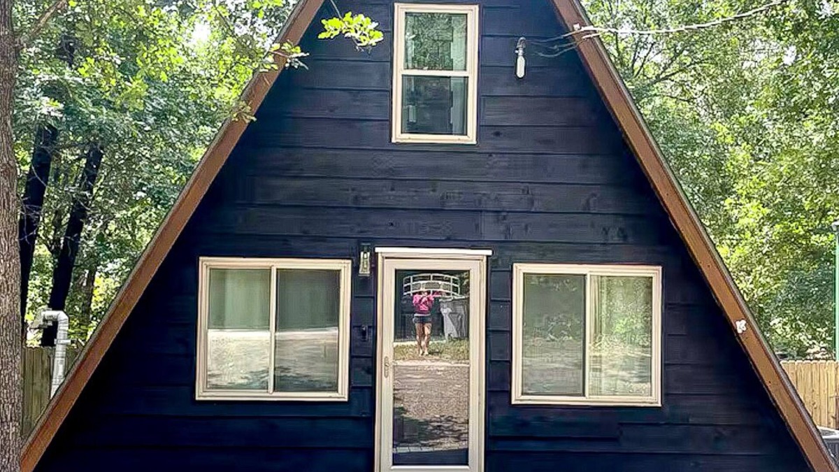 Hoyt House | LakeFireCabin secluded beach,arcade,kayak rental