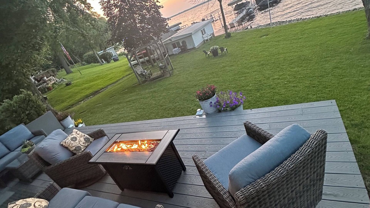 Butte Des Morts House | Lakefront 2-bed house in Oshkosh with dock!