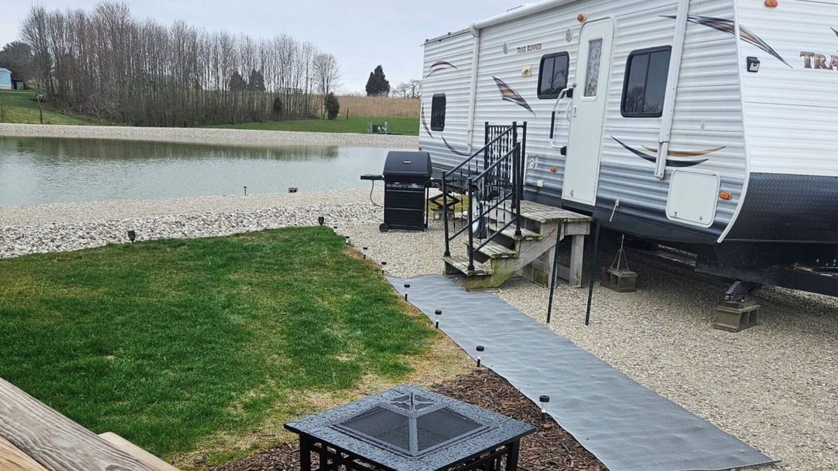 Birdseye House | lakefront 2 bedroom rv at Whispering meadows at patoka lake