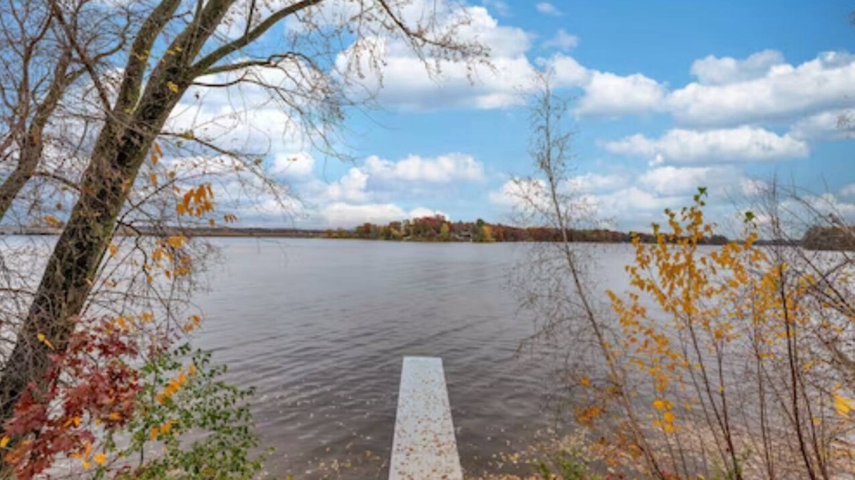 Lake Wissota House | 🔥 Lakefront · 2 Docks · Fire Pit · Grill · Laundry · Extra Toilet
