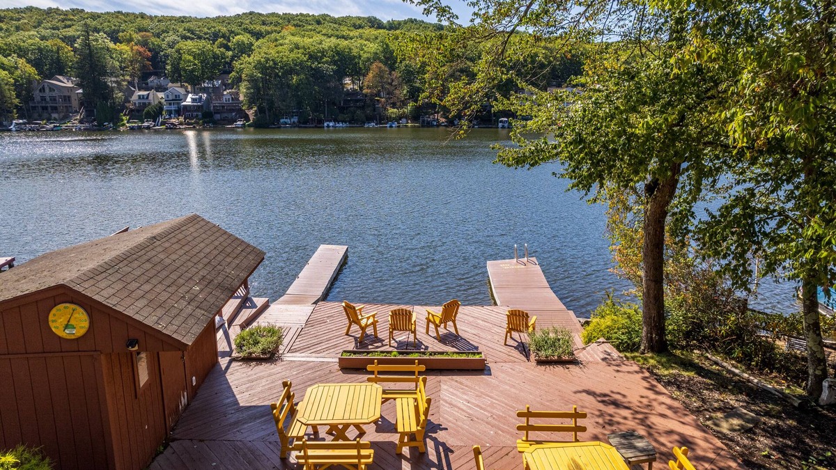 Lake Harmony House | Lakefront, 2 Houses 2 Hot Tubs, Pool Table, 60 Game Arcade, Fishing, Near Slopes