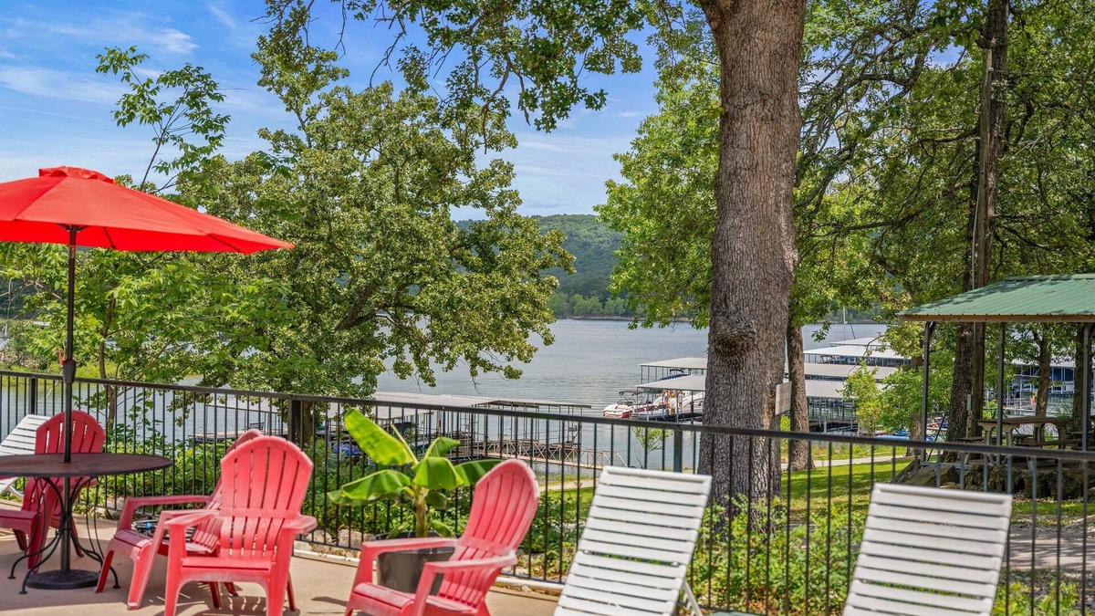 Kimberling City Cabin | Lakefront 2BR Cabin w/Pool + Swim & Boat dock