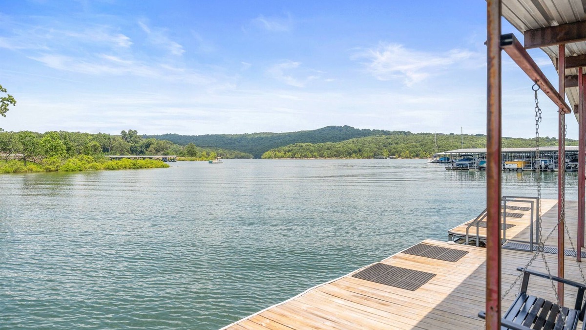 Kimberling City Cabin | Lakefront 2BR Cabin w/Pool + Swim & Boat dock