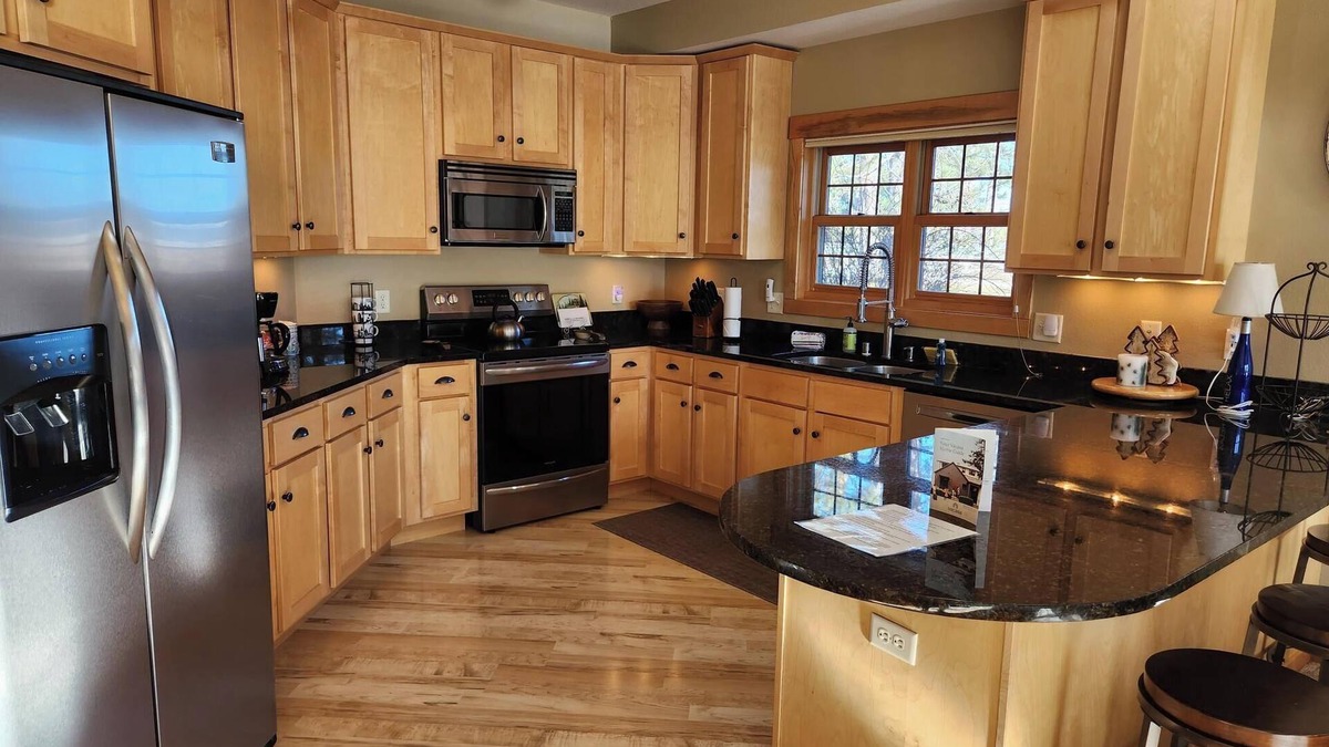 Three Lakes Condo | Lakefront 2BR Condo – Unit A1 at Northernaire Resort on Three Lakes Chain