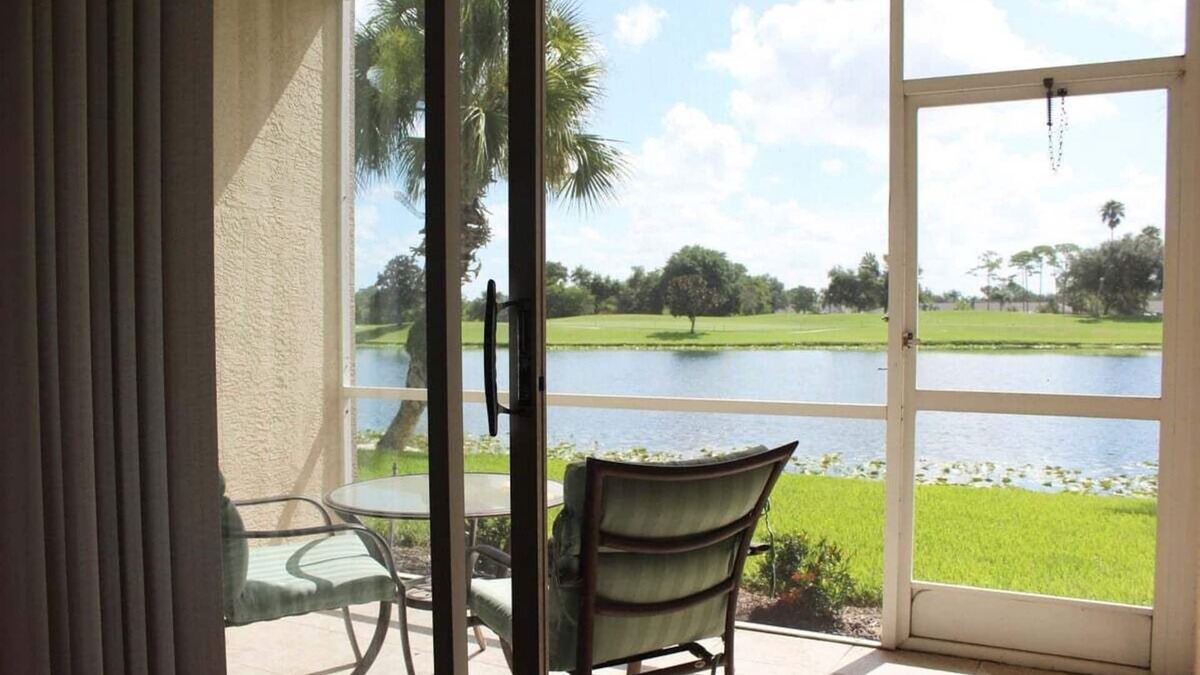 Sarasota Condo | Lakefront 2BR ground level condo in Heritage Oaks - Wild Flower