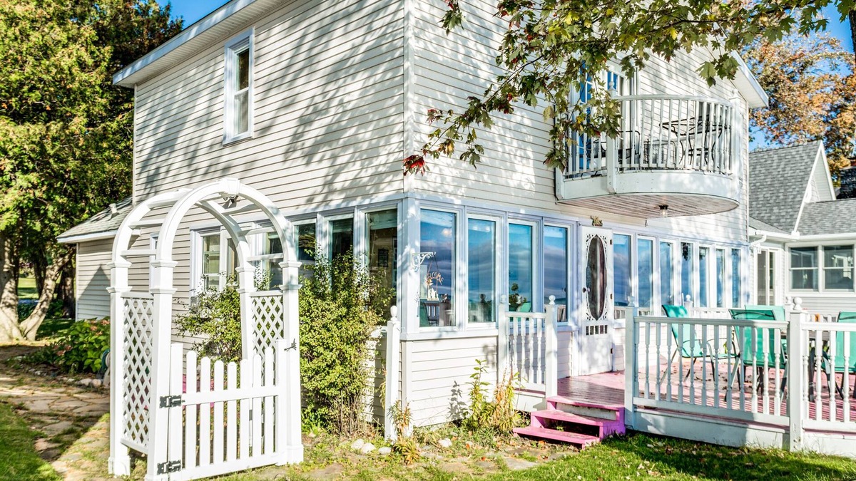 Port Sanilac House | LAKEFRONT! 3 bdrm-1.5 bath- moved reservation to another Site online.