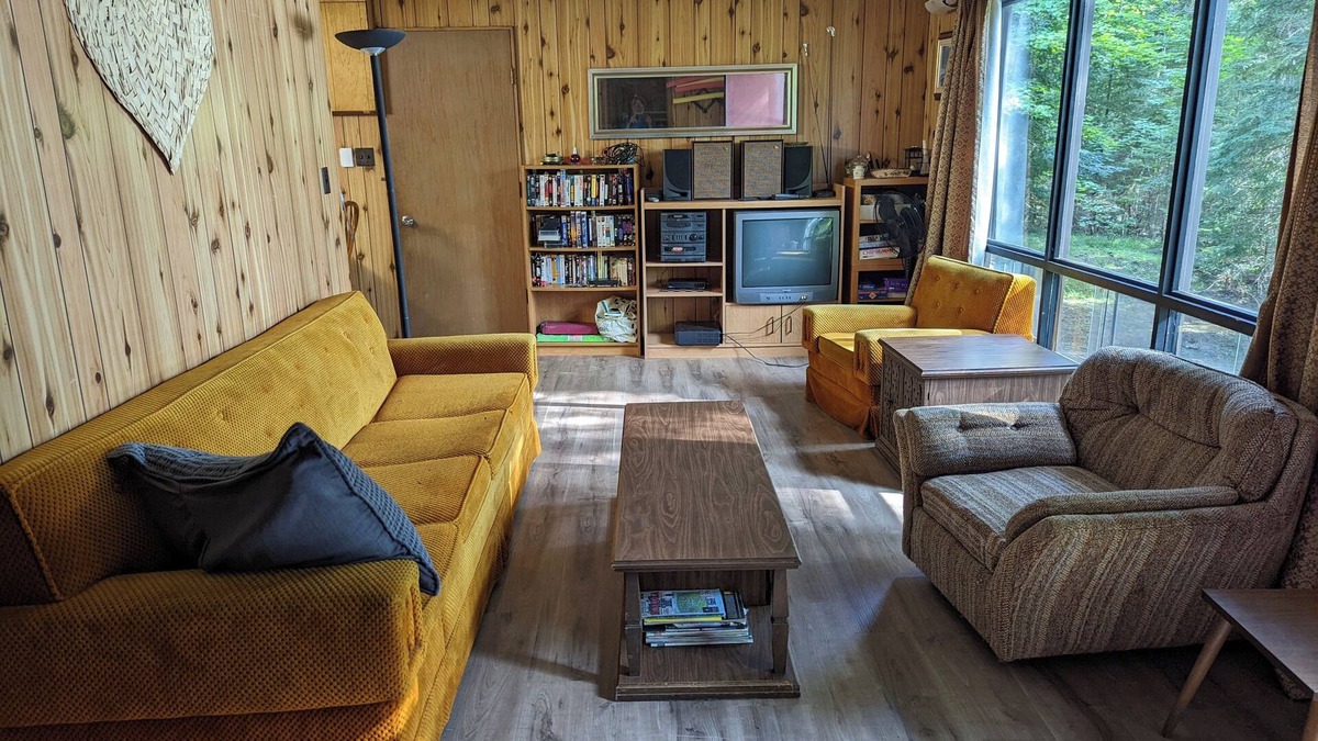 Clear Lake Cottage | Lakefront 3 bdrm Getaway, north Muskoka near Huntsville