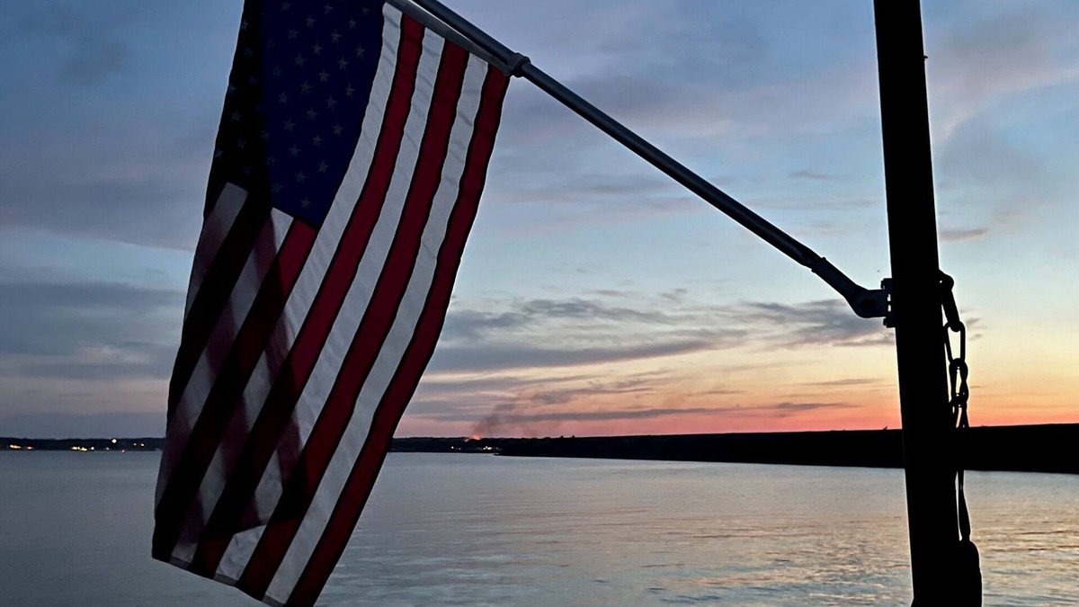 Nocona Cabin | Lakefront 3 bedroom/2 bath Log Cabin with Dock, Deck & Amazing Sunset Views!