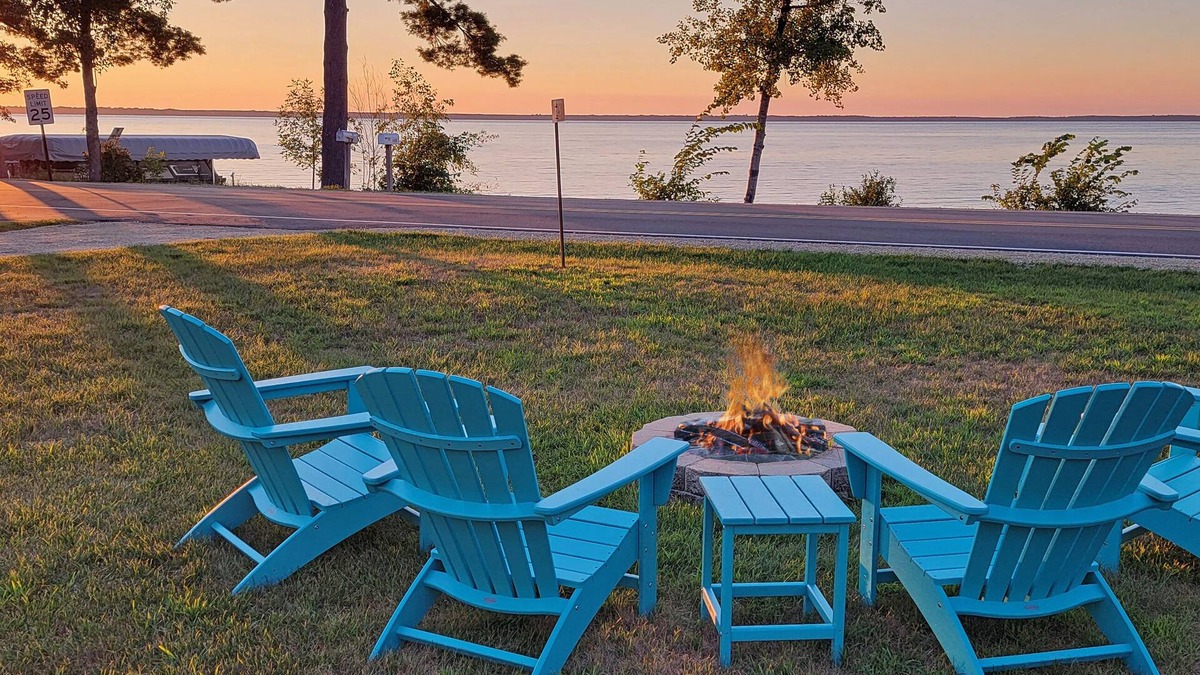 Arkdale Cottage | Lakefront 3-bedroom cottage with private dock & amazing sunset view