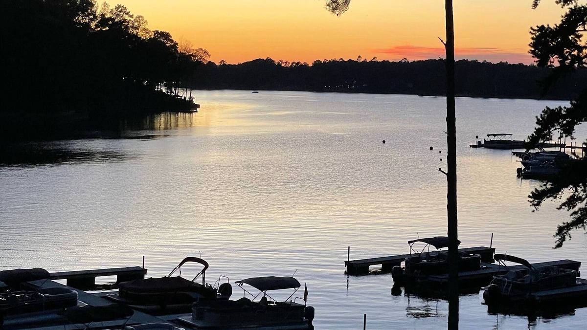Dadeville Condo | Lakefront 3BR 2BA Condo on Lake Martin! Perfect for your family!