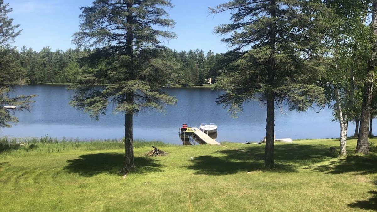 Loretto Cabin | Lakefront 4 Bedroom Cabin