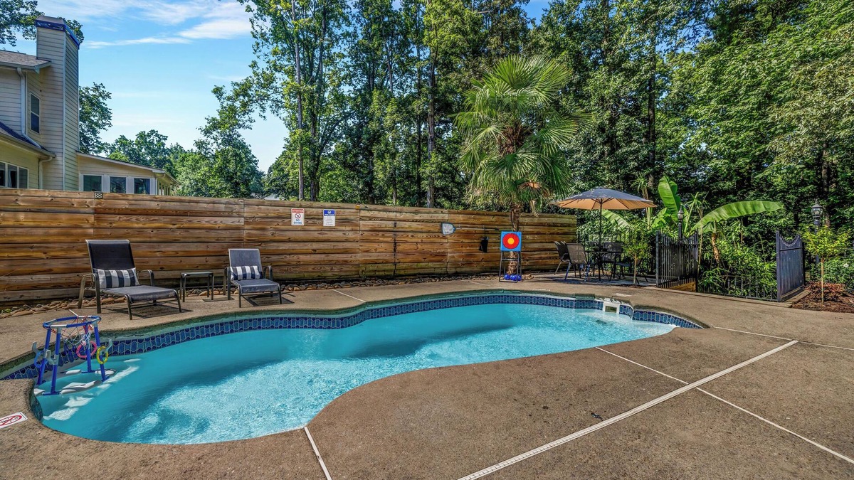 Buford House | Lakefront 4 BR with Pool + Swim Dock – Entire Home in Buford, GA