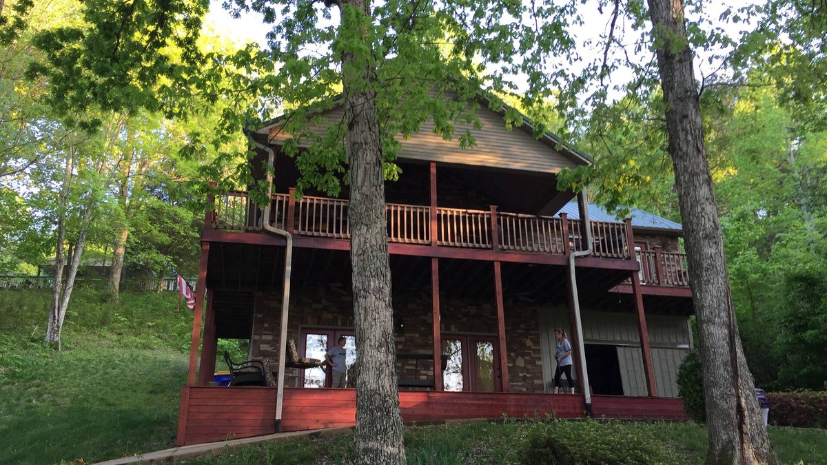 Cub Run House | Lakefront 4BR/2BA Cabin - Sleeps 10 -> Pets Stay Free <-