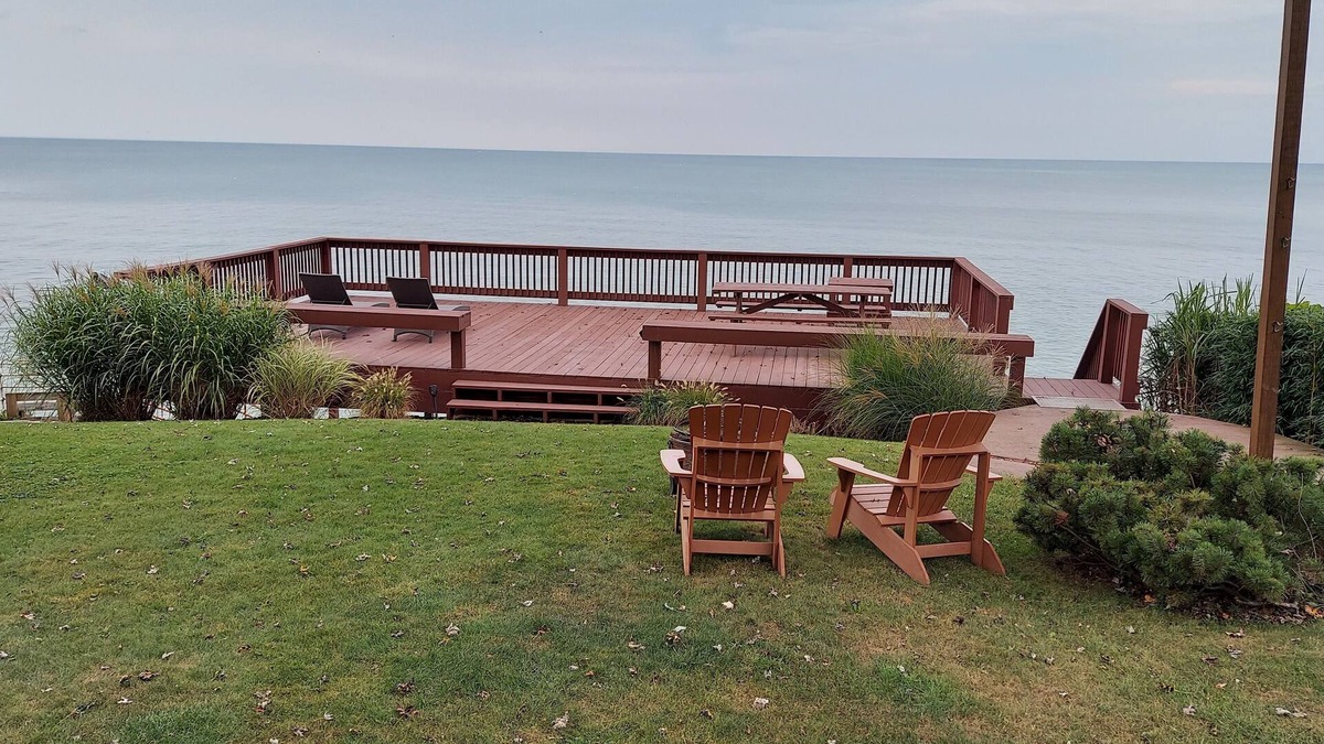 Vermilion House | Lakefront - 4BR w/Hot Tub & Sauna