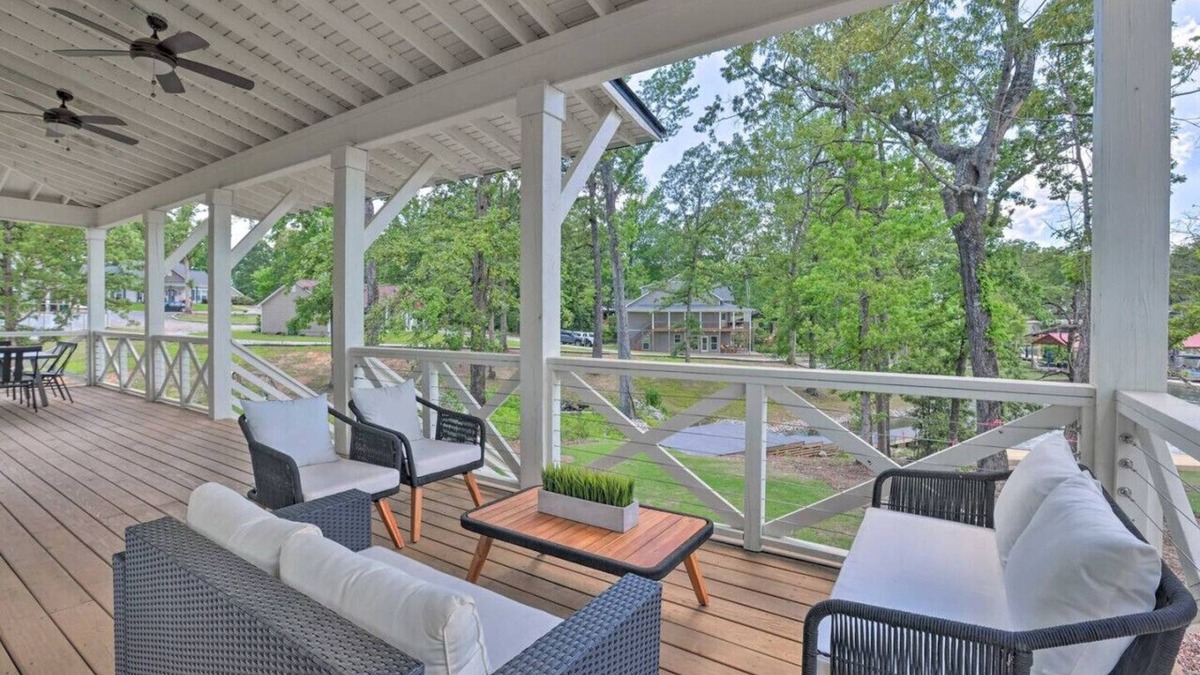 Dadeville Apartment | Lakefront 5BR House w/Porch & Amazing View