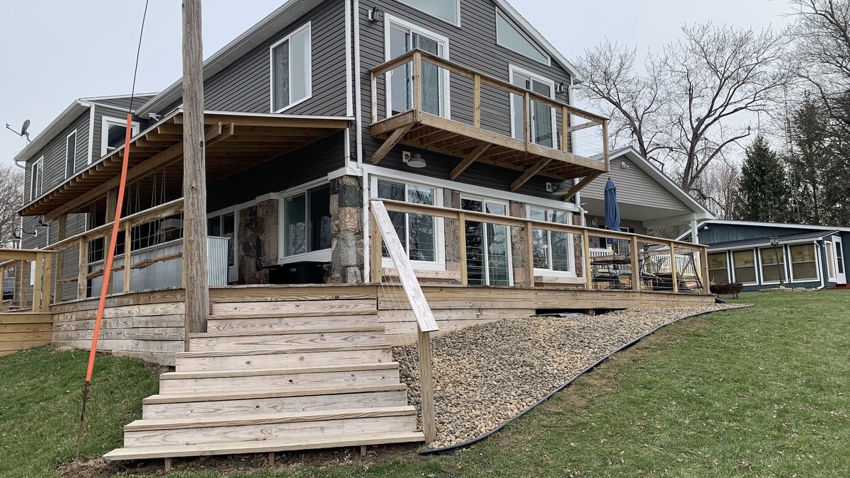 Northwest House | Lakefront 6 Bedroom Home on Beautiful Nettle Lake with Outdoor Tiki Bar !