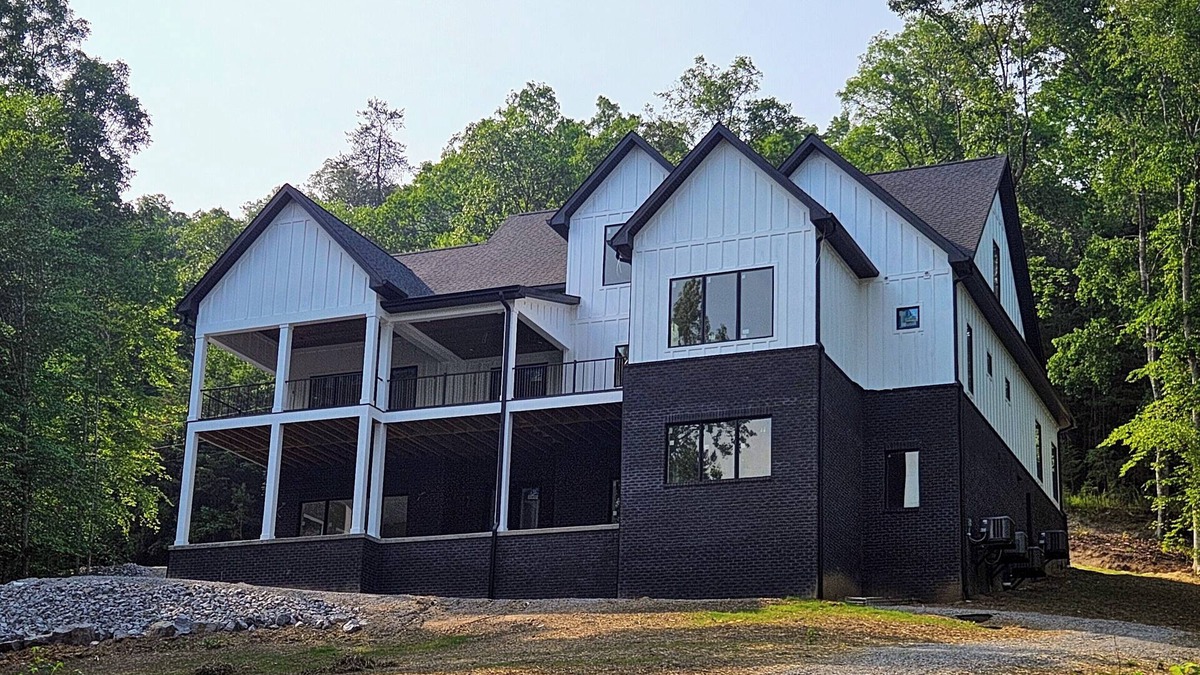 Tazewell Cottage | LakeFront 7 bedroom Cottage. Private Cove, no Steps to Water, golf cart!