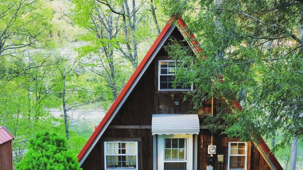 Sloans Valley Cabin | Lakefront A-frame: rare private dock, rock wall views, short walk to boat ramp
