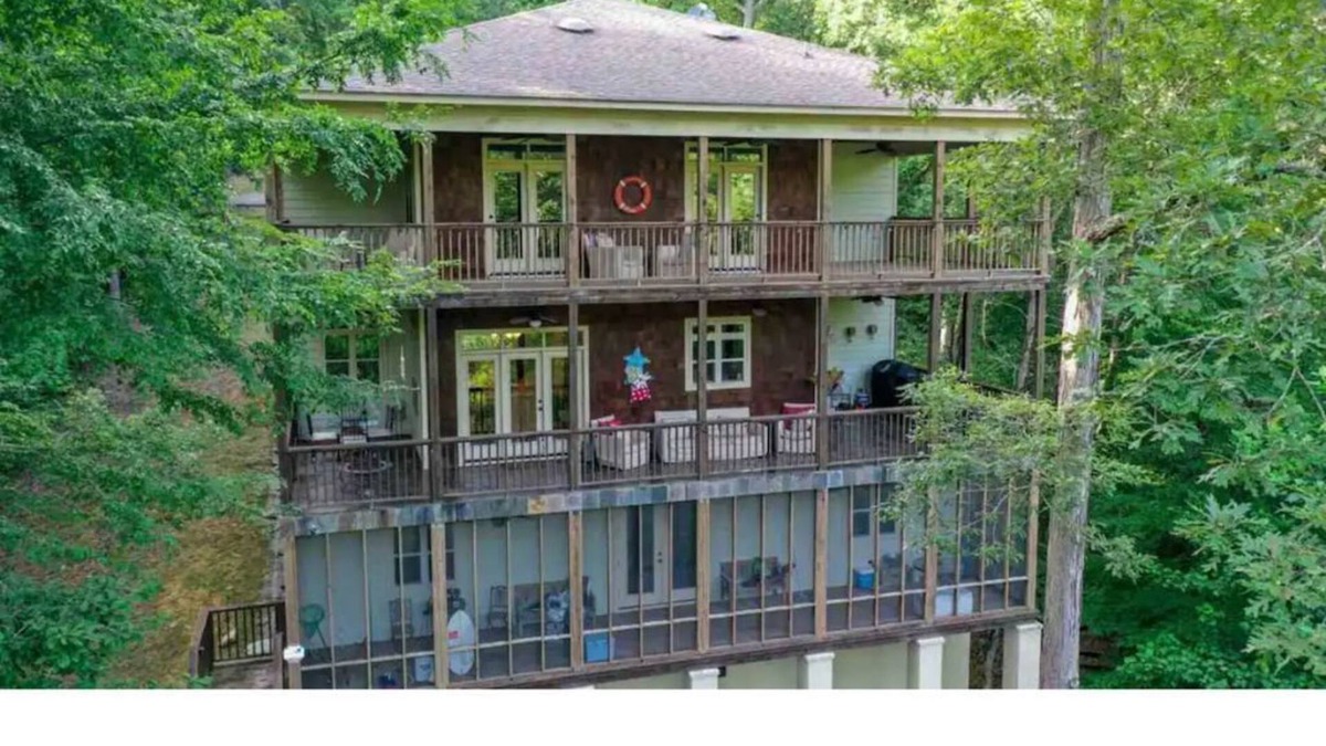 Savannah House | Lakefront Access 6-bed Pickwick Lake House w/ Dock
