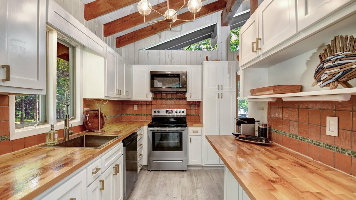 Johnsonburg Ski Chalet | Lakefront Achieve Chalet in a Private 200 Acre Estate
