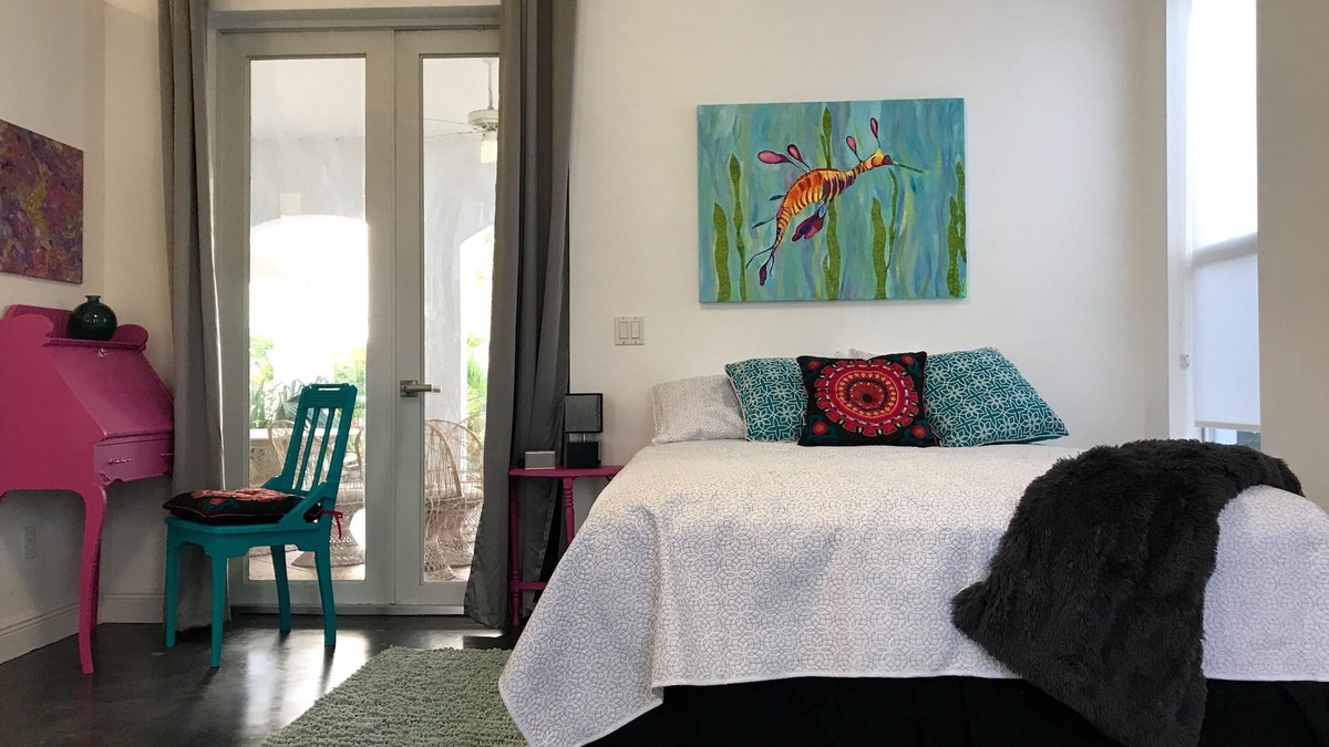 College Park Apartment | Lakefront Artist's Studio- Isolate in Luxury!