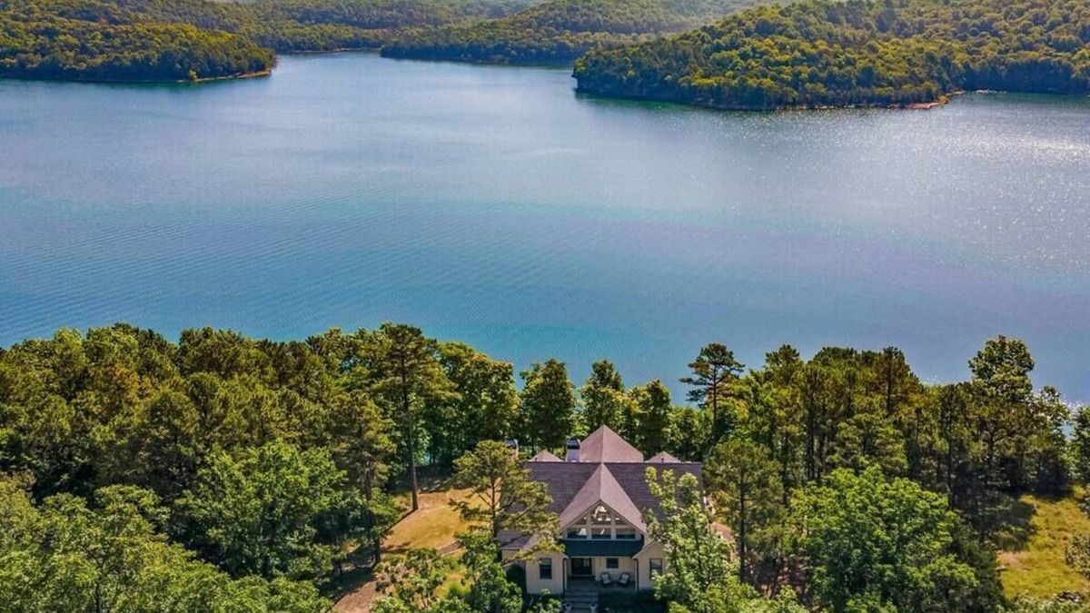 Rogers House | Lakefront at War Eagle
