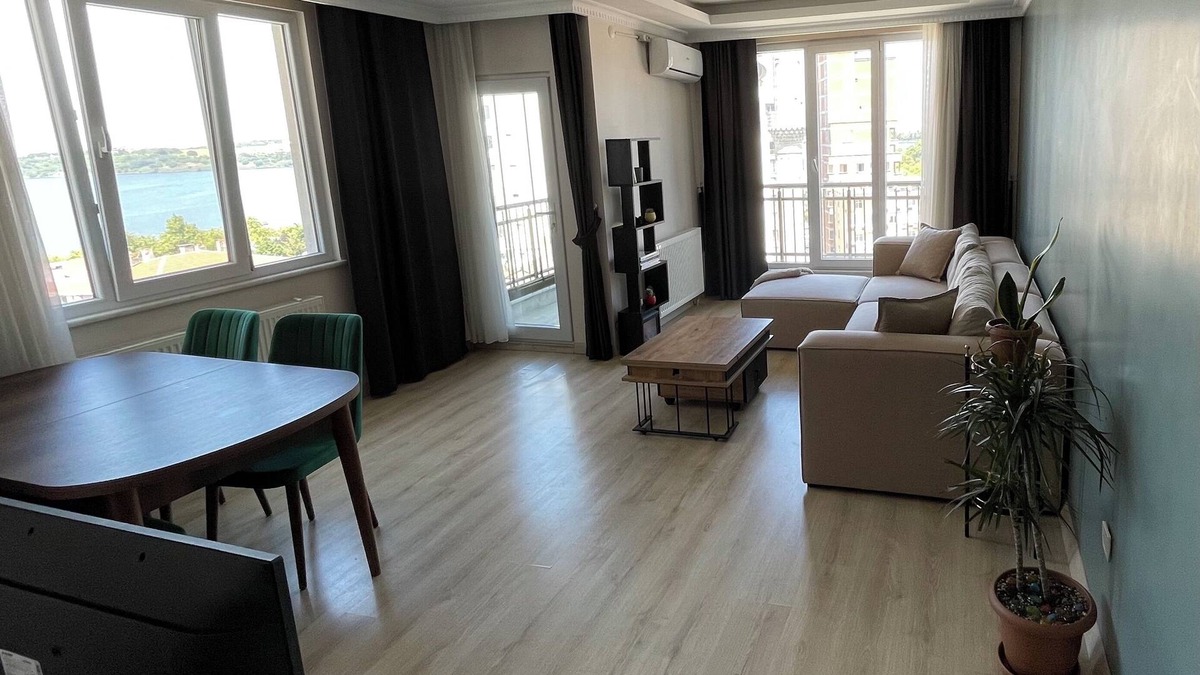 Kucukcekmece Apartment | Lakefront, Balcony View Near Sea