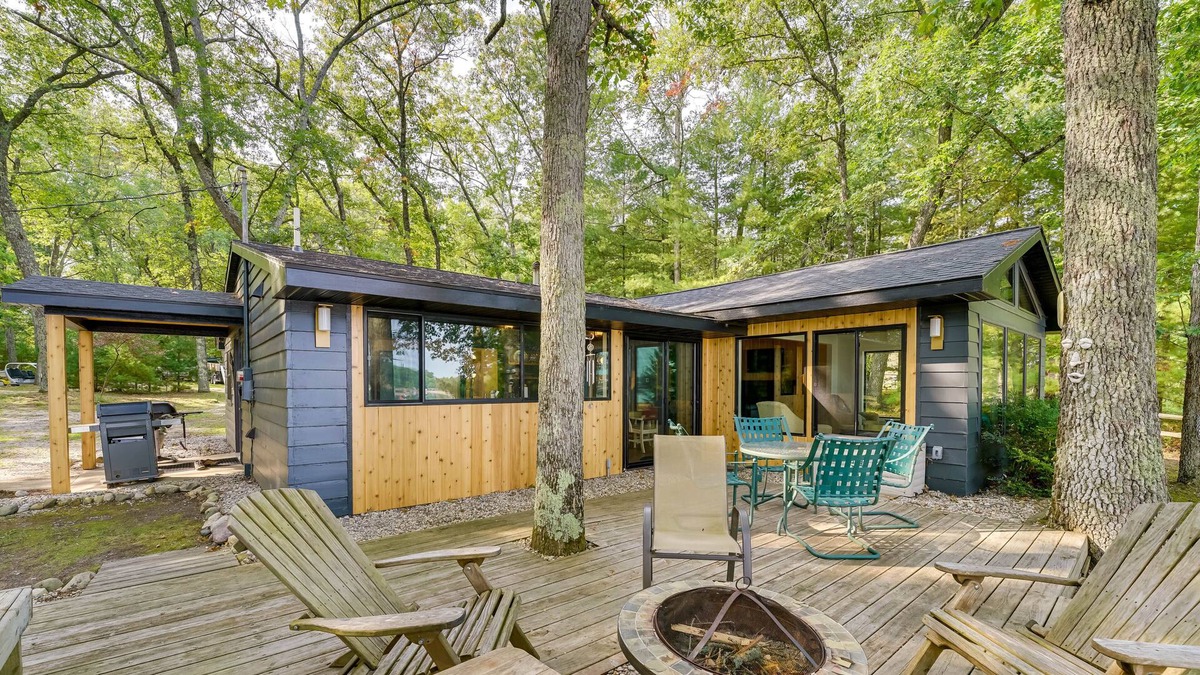 Baldwin Cottage | Lakefront Baldwin Cottage w/ Deck & Private Beach!