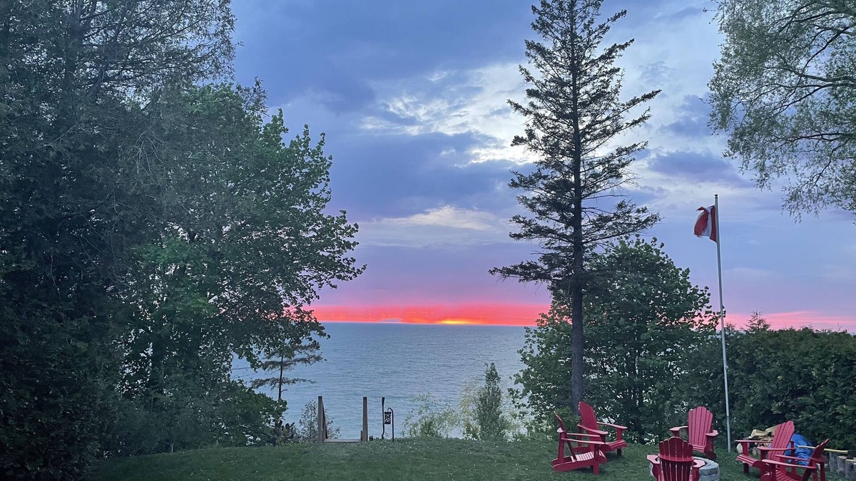 Dashwood Cottage | LAKEFRONT Beach House - Private Beach