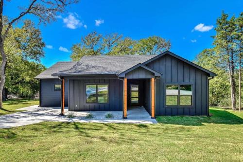 Pottsboro House | Lakefront Bliss - 3BR Home Near Marina & Beaches