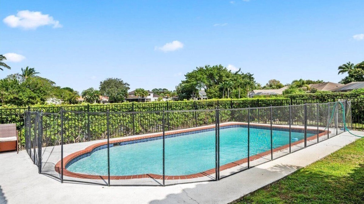 Greenview Shores House | Lakefront Bliss in Wellington