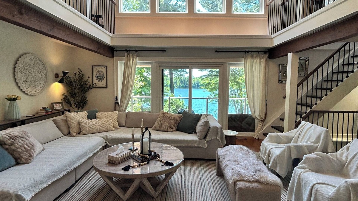 Bala Cottage | Lakefront Bliss:Luxury,Comfort and unforgettable views-7bedroom w/hot tub