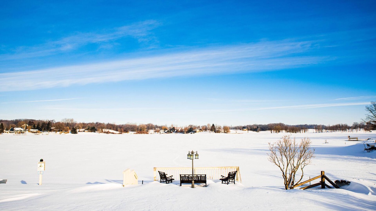Frontier House | LAKEFRONT! BOOK NOW for a beautiful getaway! Up to 12 Guests - Pets
