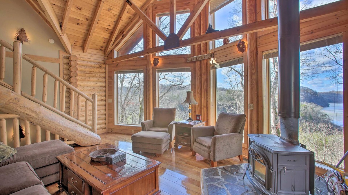 Albany Cabin | Lakefront Cabin at Dale Hollow Lake! 5 minutes from Wolf River Marina