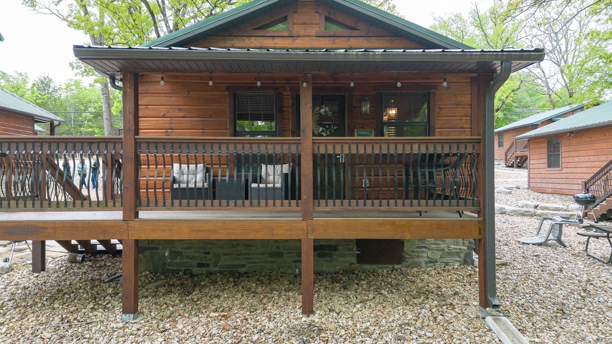 Indian Point Cabin | Lakefront cabin close to SDC!