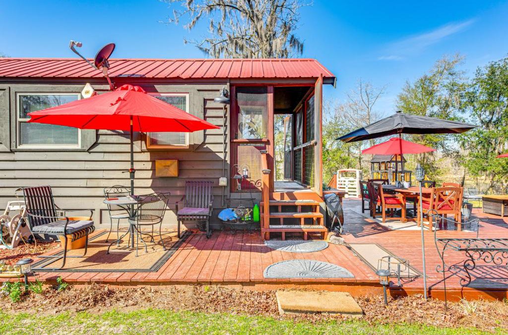 Fowlstown House | Lakefront Cabin in Brinson Behind the Moon