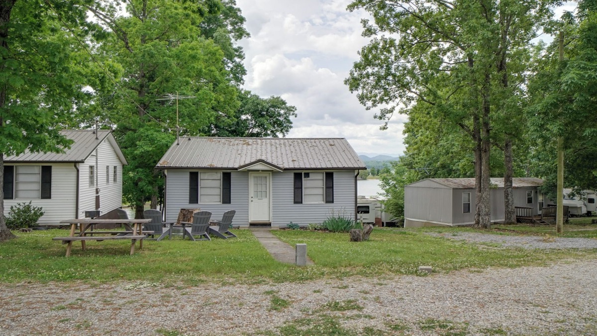 Dandridge Cabin | Lakefront Cabin in Dandridge w/Fire Pit & Grill!