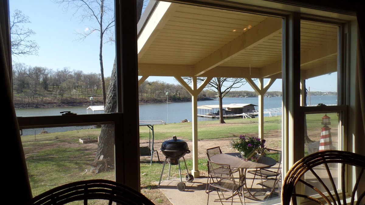 Grove Cabin | Lakefront Cabin in Grove, OK with Private Dock