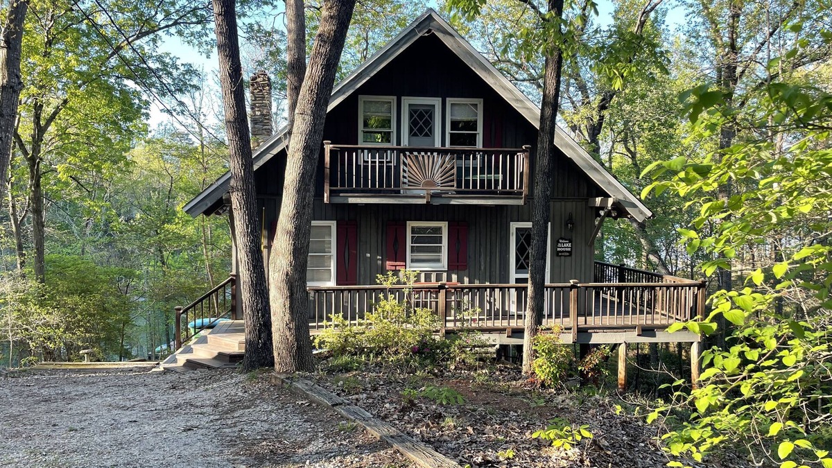 Reed Creek Cabin | Lakefront cabin in quiet cove on Lake Hartwell