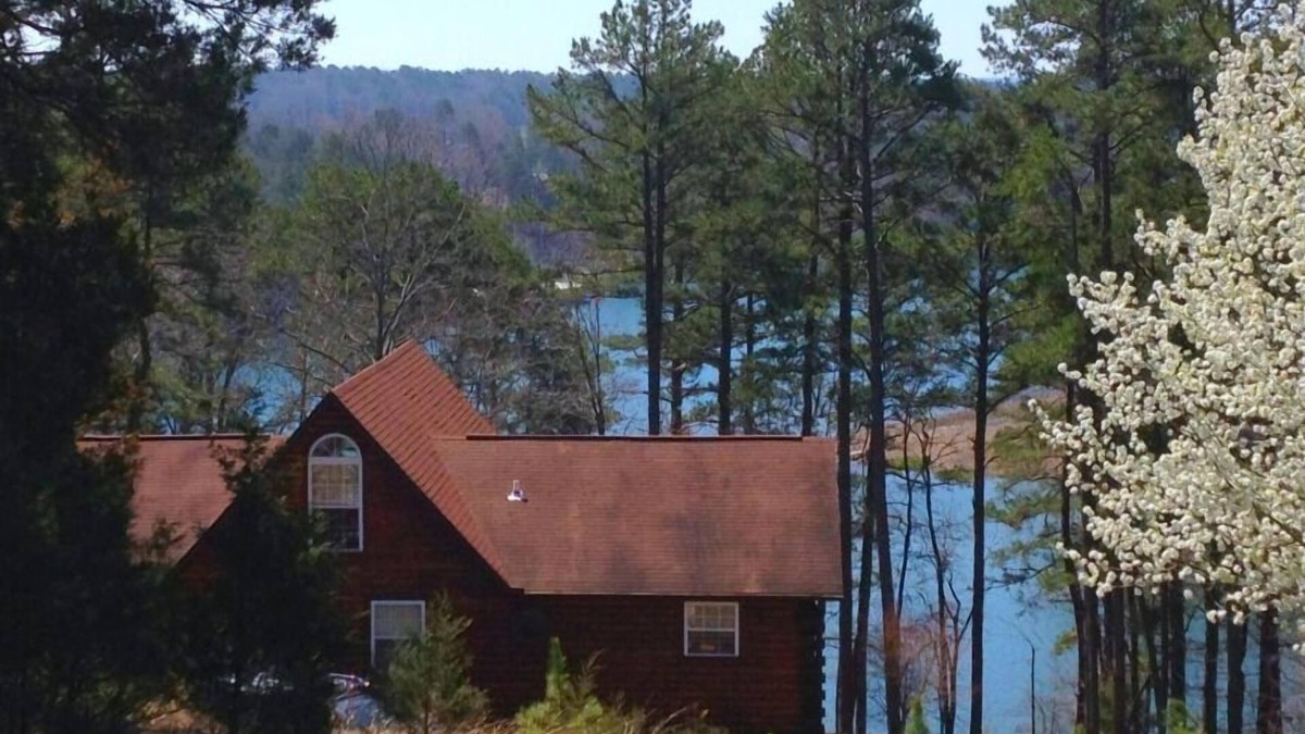 Drasco Cabin | Lakefront Cabin in Quiet Cove on Greers Ferry Lake