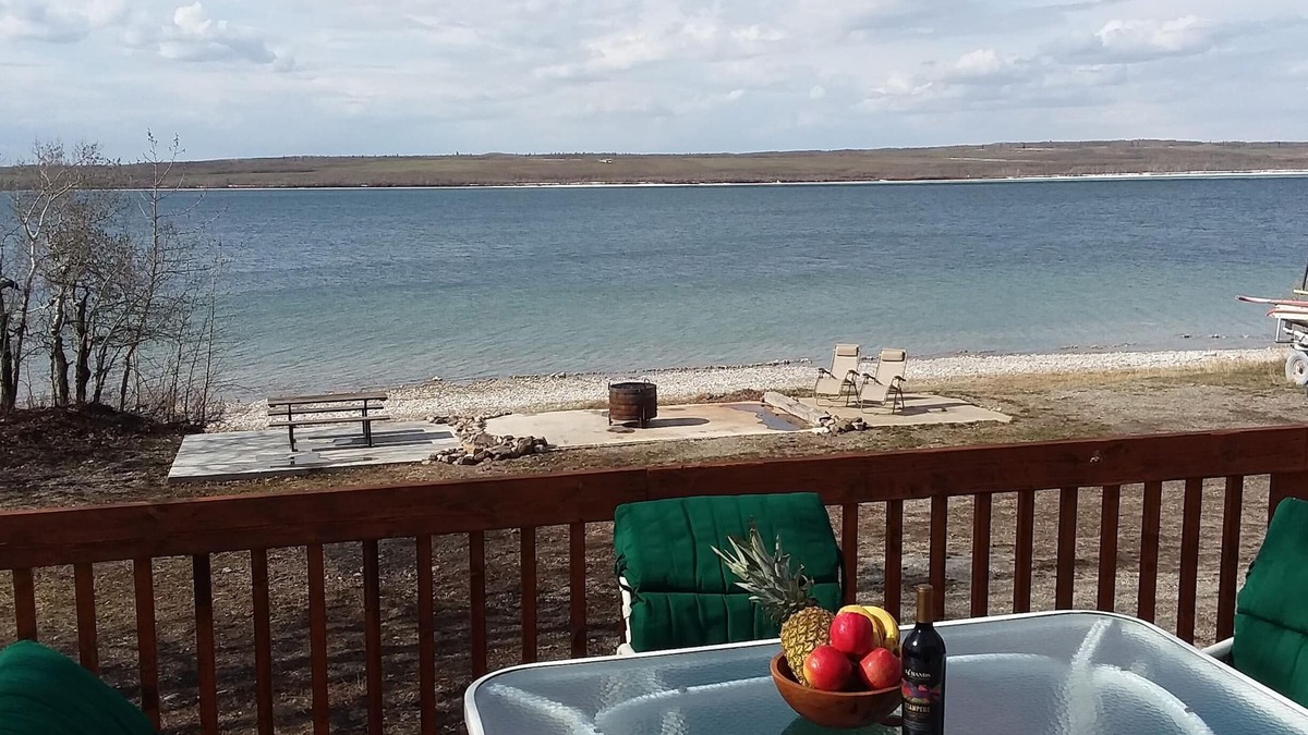 Babb House | Lakefront cabin on Duck Lake near Glacier National Park, great fishing & hiking!